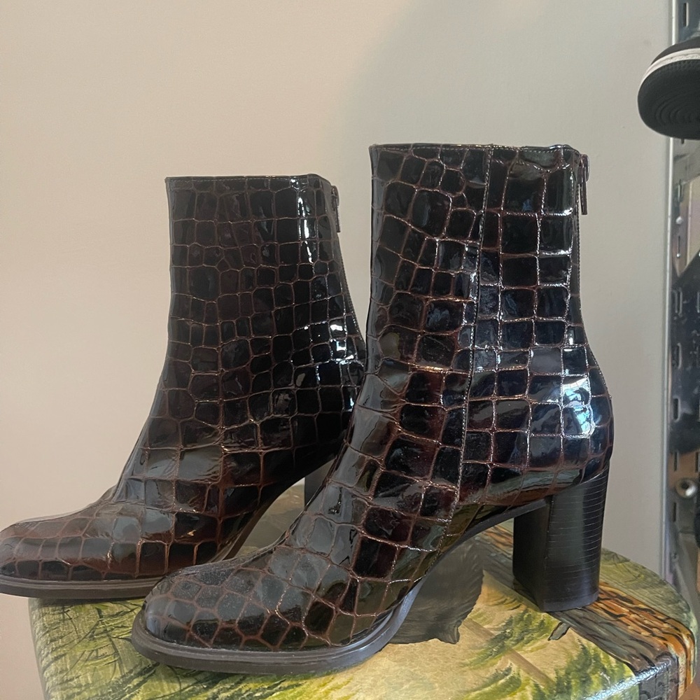 Steve Madden bLack Burgundy leather crocodile square toe ankle boots